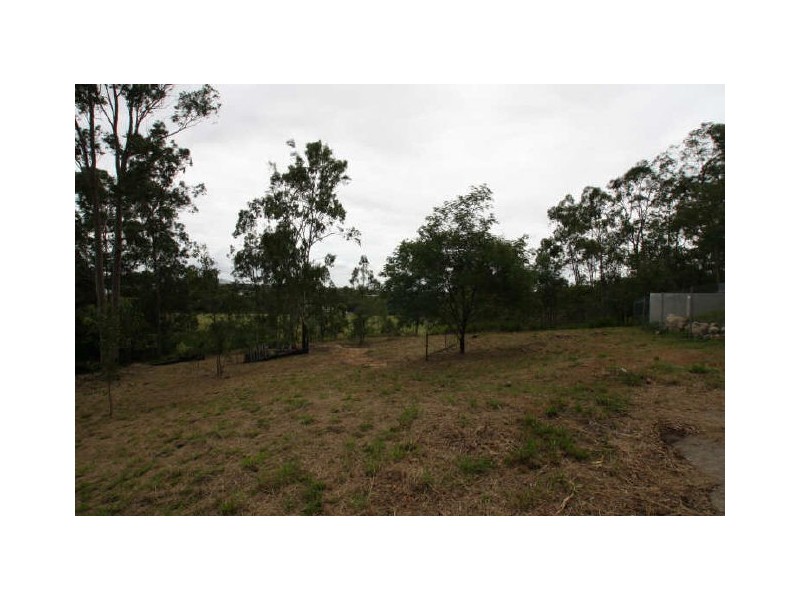 6 Ballow St, Woodend QLD 4305