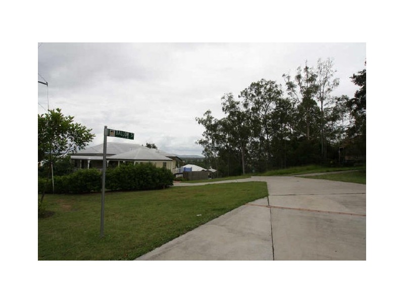6 Ballow St, Woodend QLD 4305