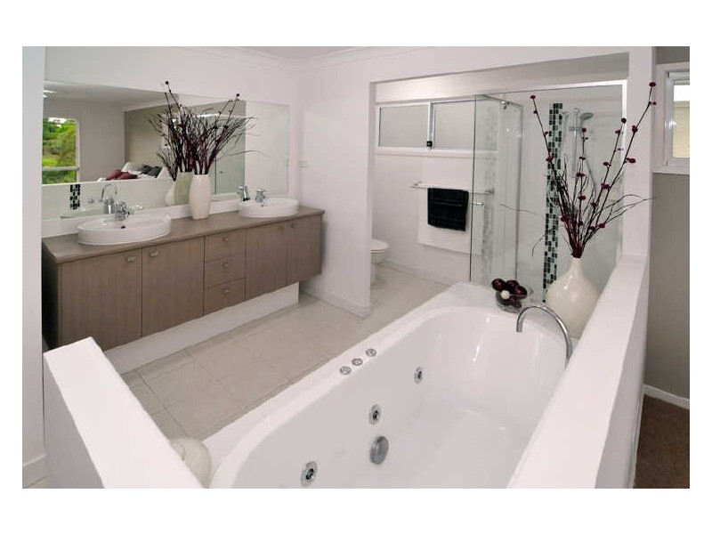 8 Bremer Parade, Basin Pocket QLD 4305