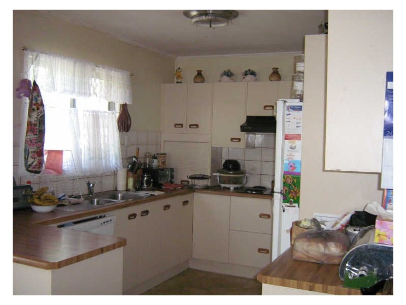 6 Heather Street, Silkstone QLD 4304