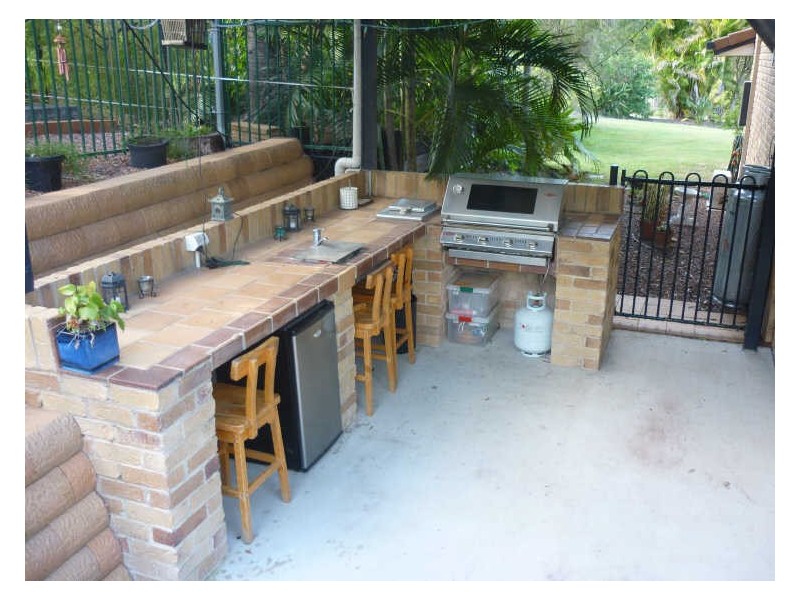 29 Kirkston Place, Pine Mountain QLD 4306