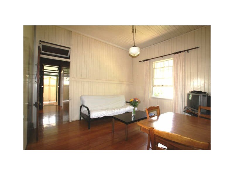 25 Thompson Street, Silkstone QLD 4304