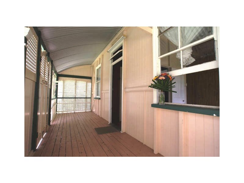 25 Thompson Street, Silkstone QLD 4304