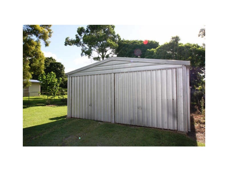 25 Thompson Street, Silkstone QLD 4304
