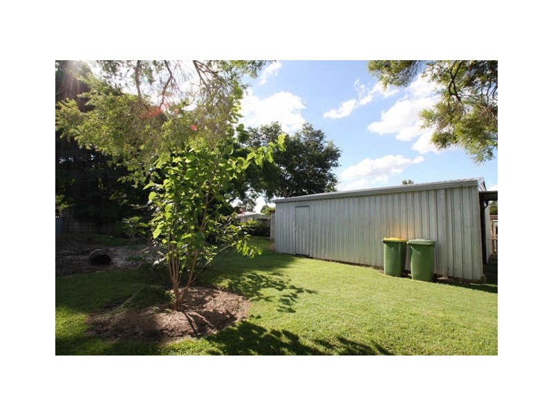 25 Thompson Street, Silkstone QLD 4304