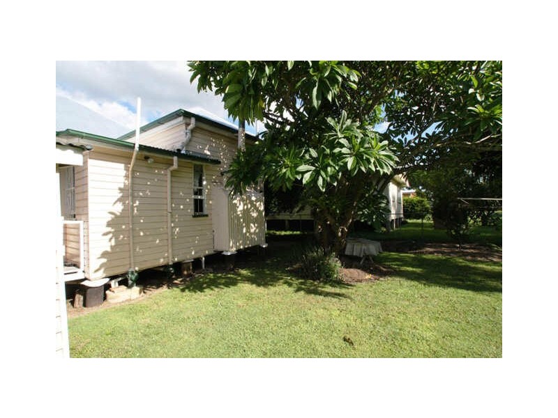 25 Thompson Street, Silkstone QLD 4304