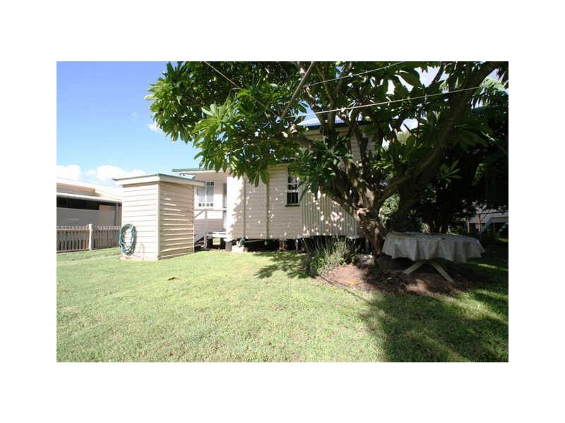 25 Thompson Street, Silkstone QLD 4304