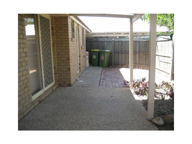 2/1 Cocos Place, Raceview QLD 4305
