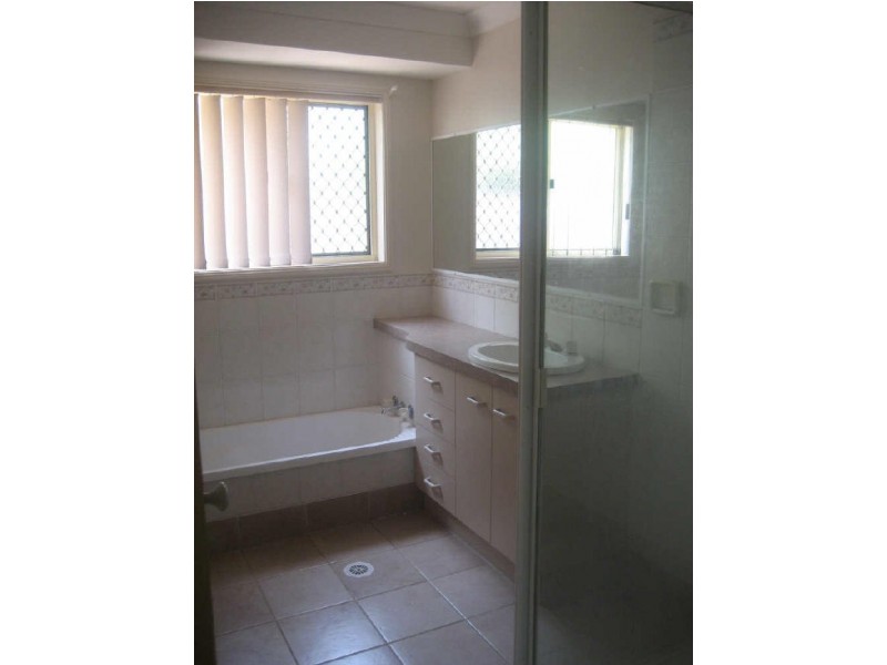 2/1 Cocos Place, Raceview QLD 4305