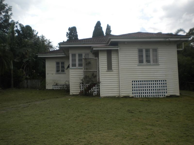 4 Buckenham Street, Dinmore QLD 4303