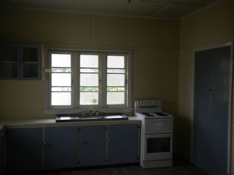 4 Buckenham Street, Dinmore QLD 4303