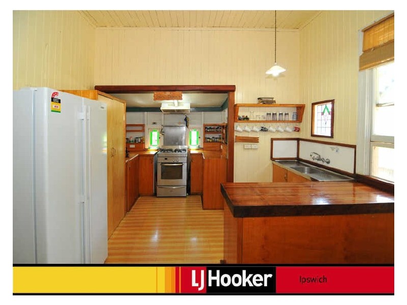 12 Queen Street, Blackstone QLD 4304