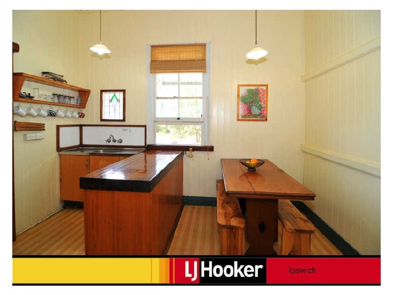 12 Queen Street, Blackstone QLD 4304