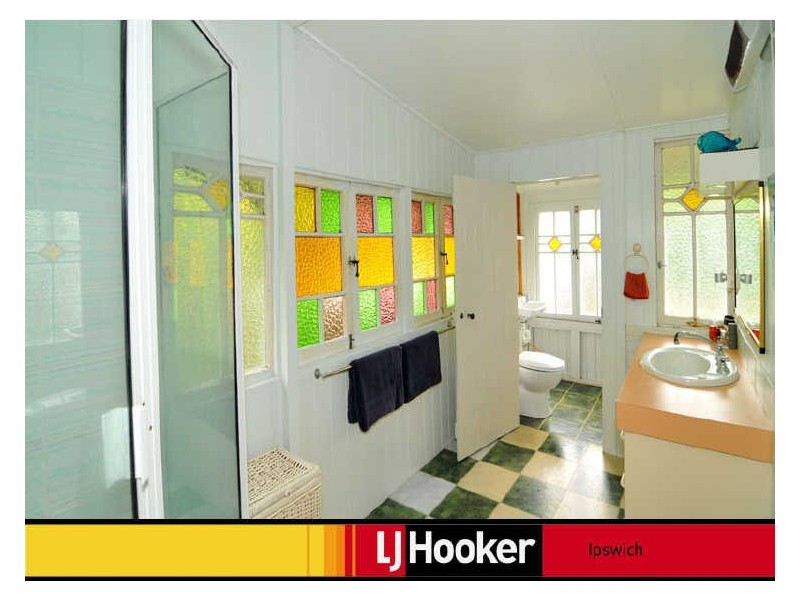 12 Queen Street, Blackstone QLD 4304