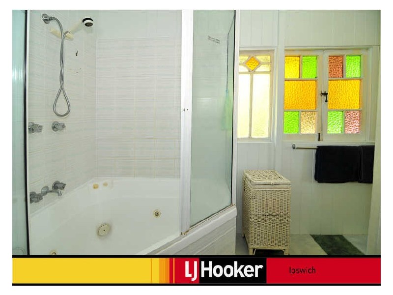 12 Queen Street, Blackstone QLD 4304