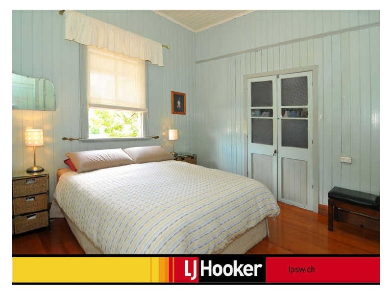 12 Queen Street, Blackstone QLD 4304