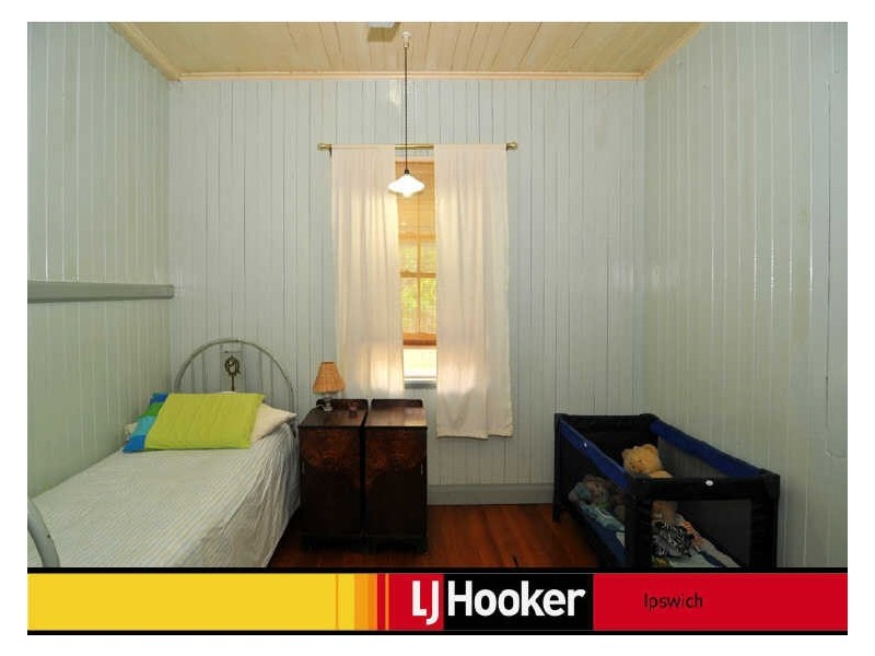 12 Queen Street, Blackstone QLD 4304