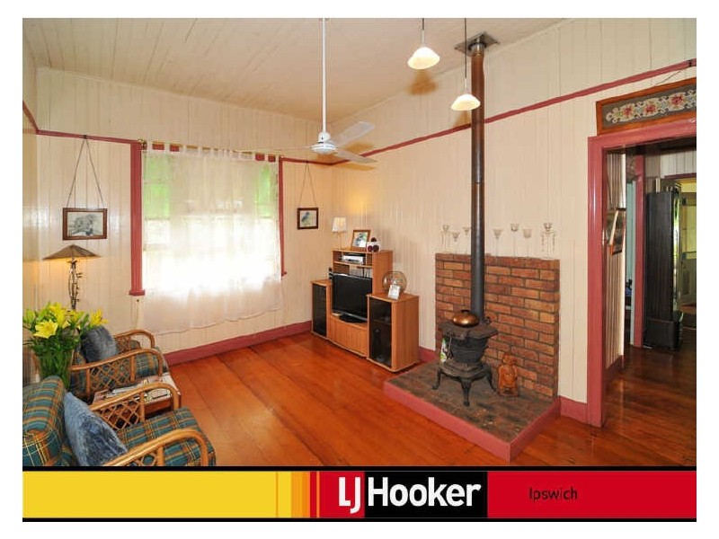 12 Queen Street, Blackstone QLD 4304