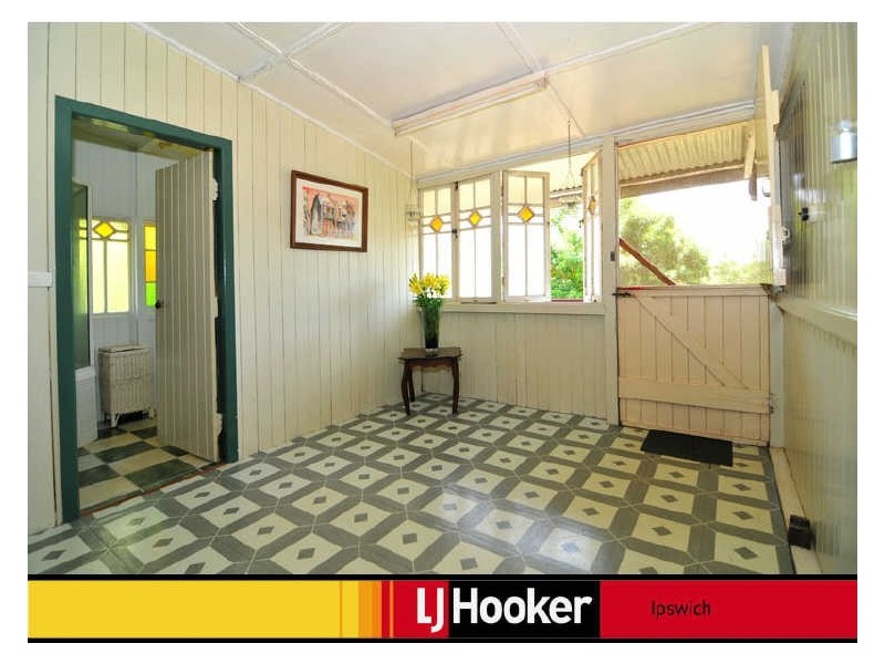 12 Queen Street, Blackstone QLD 4304