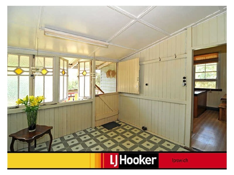 12 Queen Street, Blackstone QLD 4304