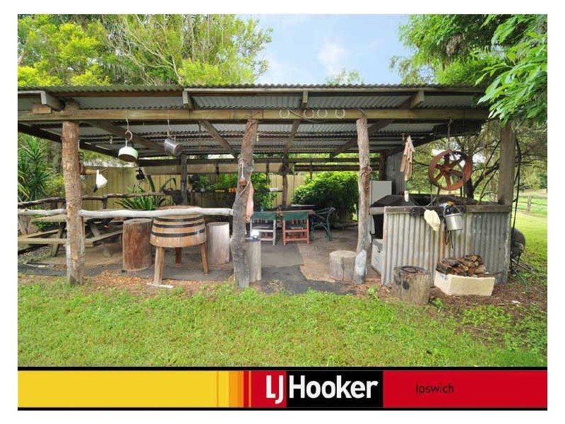 12 Queen Street, Blackstone QLD 4304