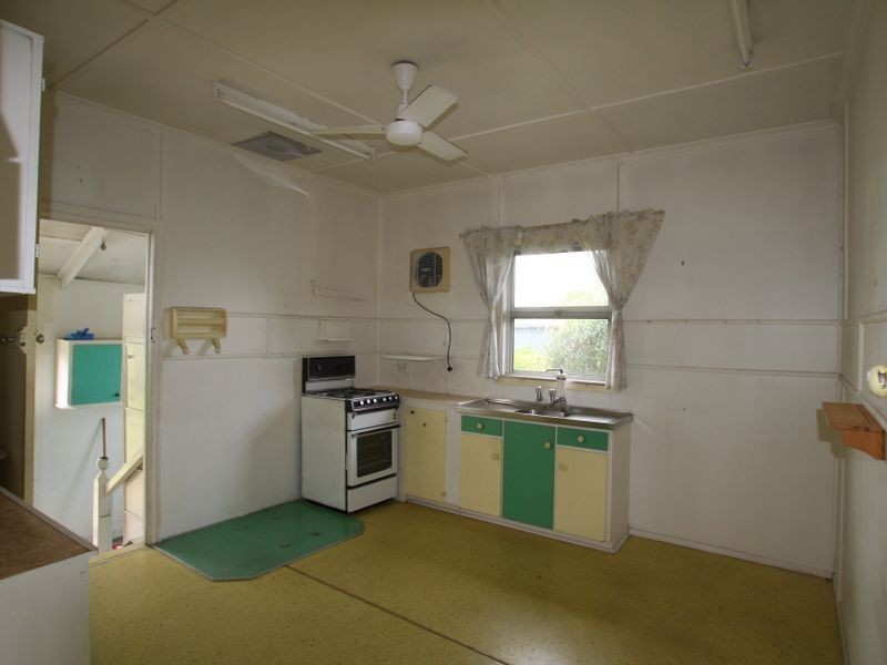 180 South Station Road, Silkstone QLD 4304