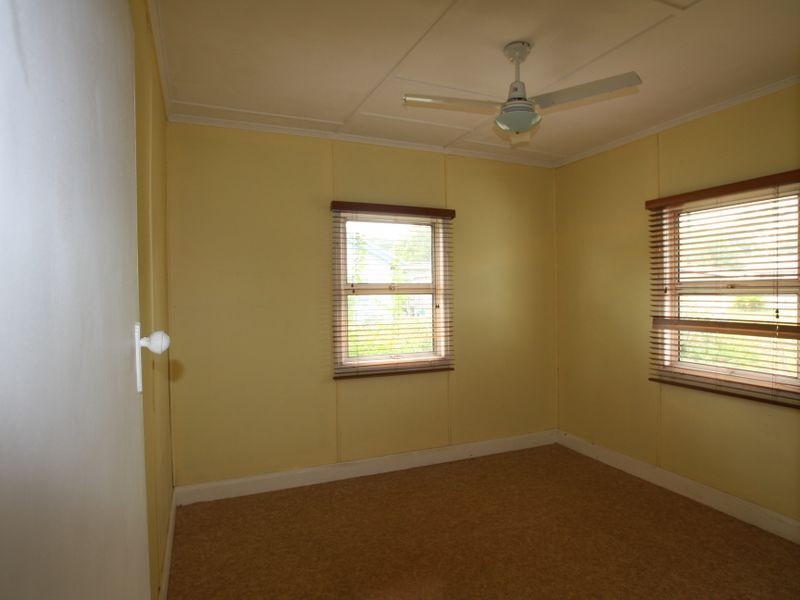 180 South Station Road, Silkstone QLD 4304