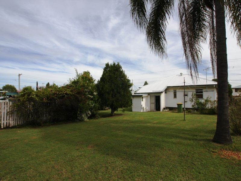 180 South Station Road, Silkstone QLD 4304