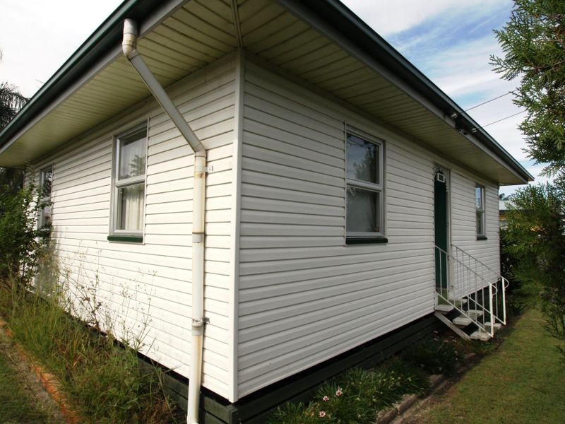 180 South Station Road, Silkstone QLD 4304