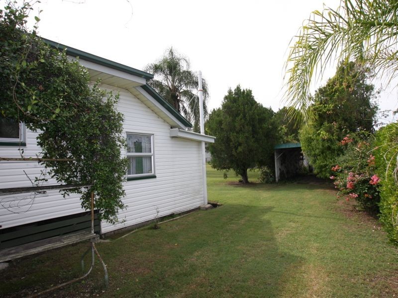 180 South Station Road, Silkstone QLD 4304