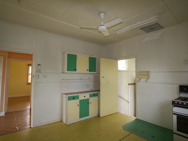 180 South Station Road, Silkstone QLD 4304