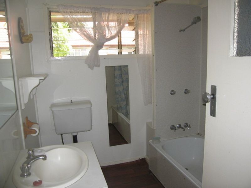 2 Baillieston Street, Leichhardt QLD 4305