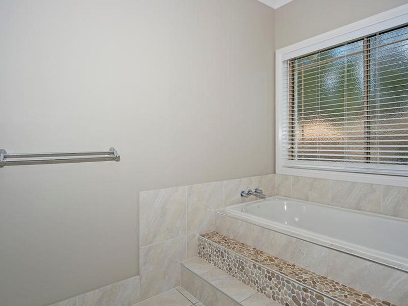 16 Junwood Court DEEBING HEIGHTS, Ipswich QLD 4305