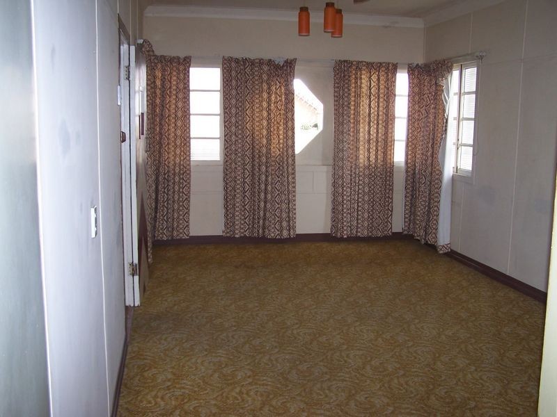 12 Galah Street, Churchill QLD 4305