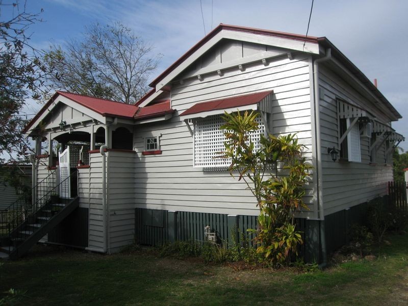 9 Griffith Road, Eastern Heights QLD 4305
