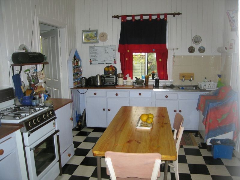 9 Griffith Road, Eastern Heights QLD 4305