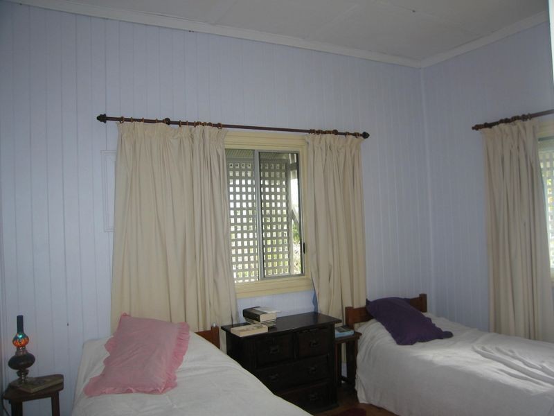 9 Griffith Road, Eastern Heights QLD 4305