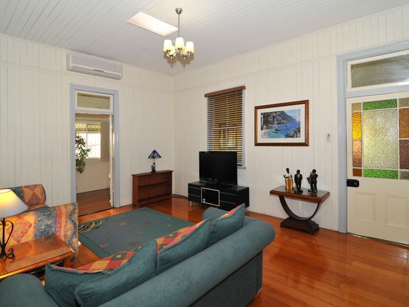6 Limestone Street, Ipswich QLD 4305