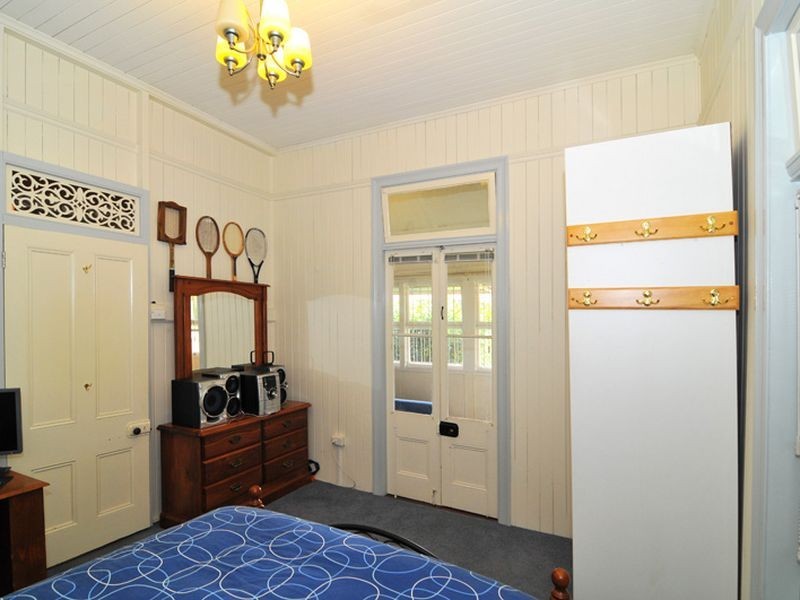 6 Limestone Street, Ipswich QLD 4305