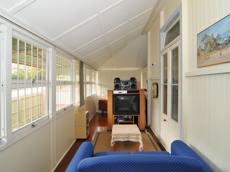 6 Limestone Street, Ipswich QLD 4305