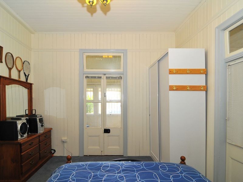 6 Limestone Street, Ipswich QLD 4305