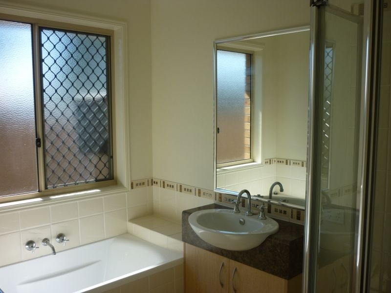 5 Angela Place, Yamanto QLD 4305