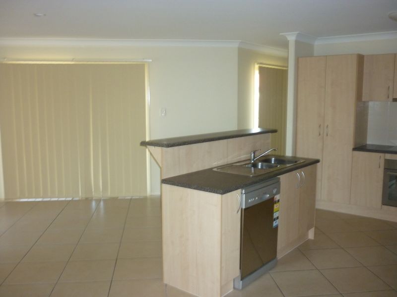 5 Angela Place, Yamanto QLD 4305