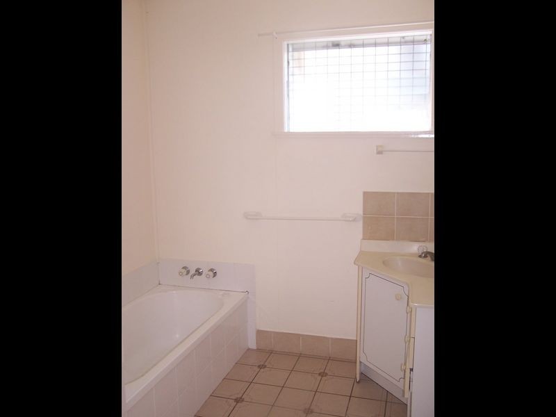 66 Samford Road, Leichhardt QLD 4305