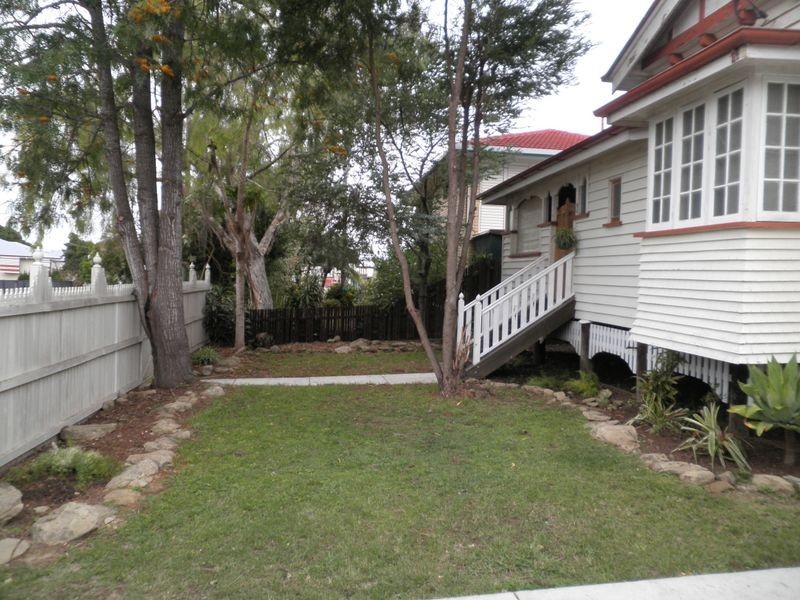 75 Glebe Road, Silkstone QLD 4304