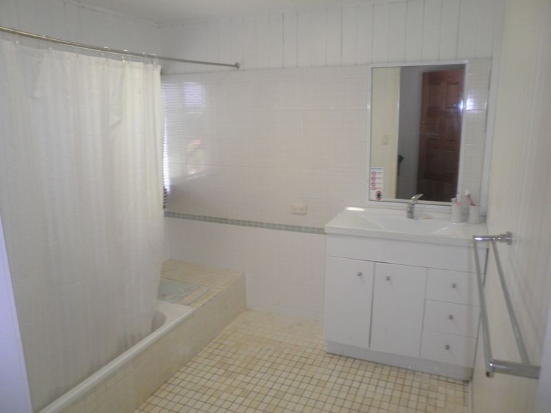 75 Glebe Road, Silkstone QLD 4304
