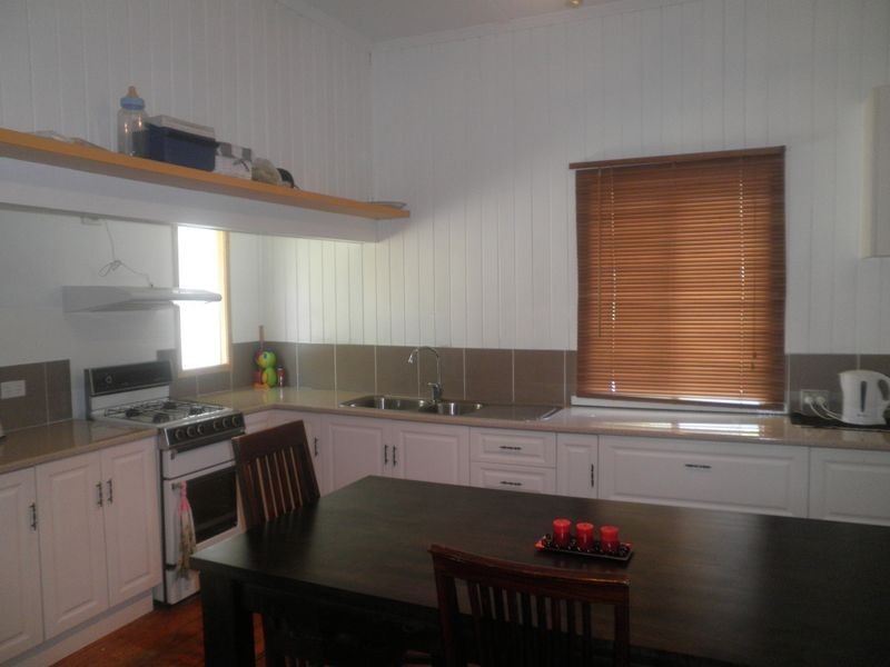 75 Glebe Road, Silkstone QLD 4304