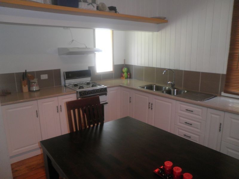 75 Glebe Road, Silkstone QLD 4304