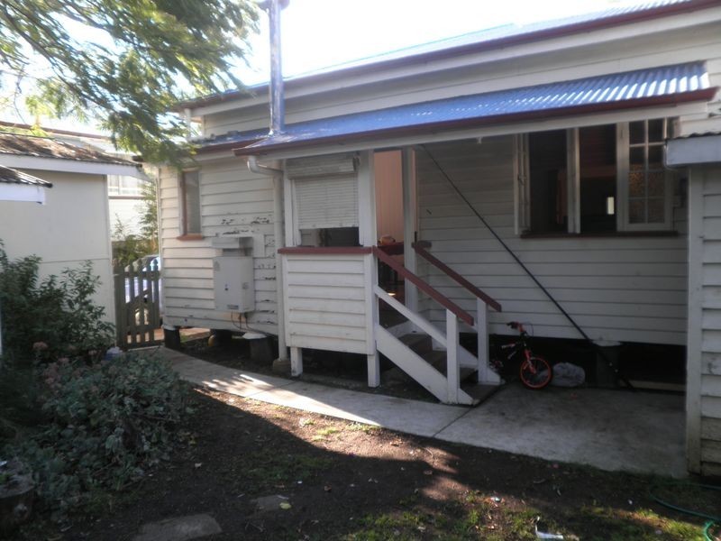 75 Glebe Road, Silkstone QLD 4304