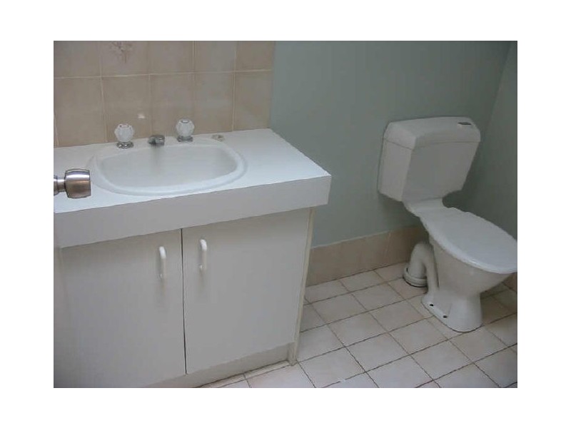 2/17 Sommerfield, Redbank Plains QLD 4301